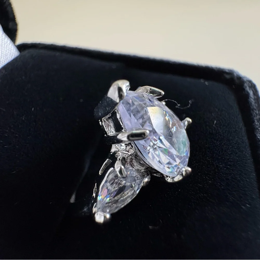 Elegant Pear Cut Clear Crystal Ring – Silver Tone Costume Jewelry Size 7
